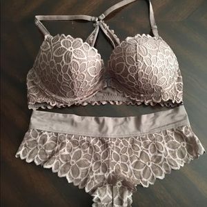 Victoria secrets bra and pantie set